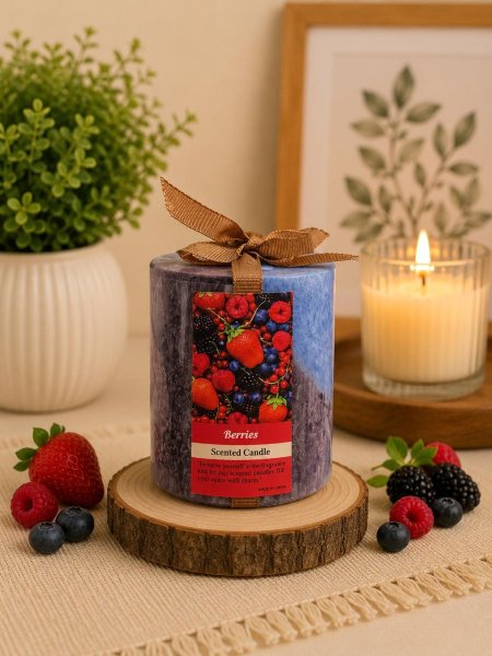 شمعة معطرة برائحة التوت